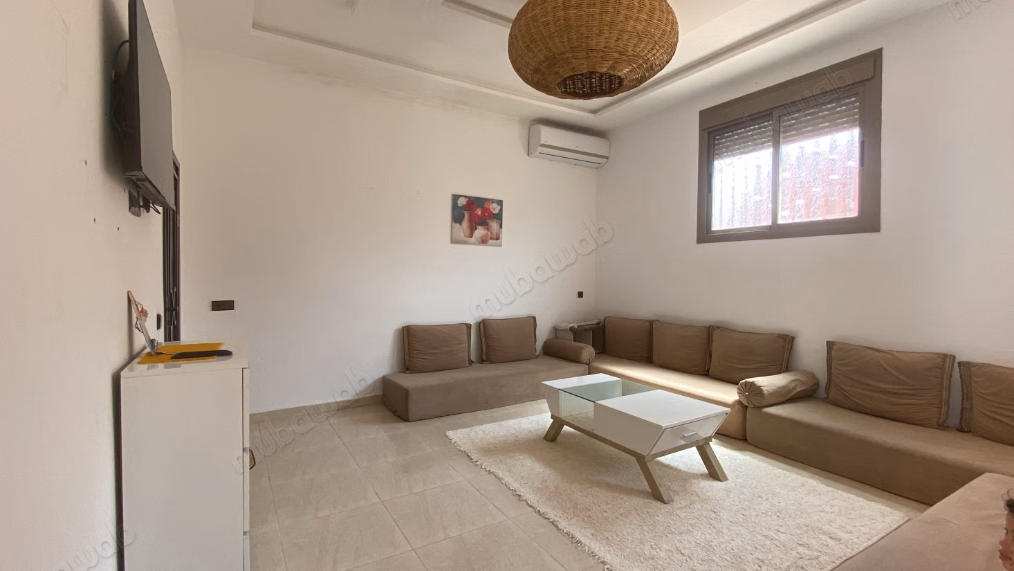 Somptueuse villa à louer à Route de Tahanaout.
Superficie 150 m².
Meublé