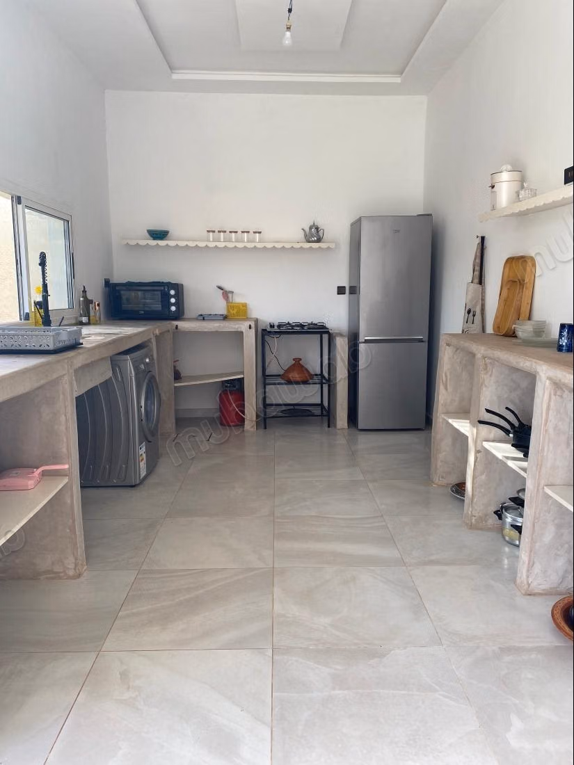 Somptueuse villa à louer à Route de Tahanaout.
Superficie 150 m².
Meublé