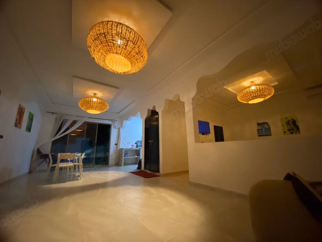 Somptueuse villa à louer à Route de Tahanaout.
Superficie 150 m².
Meublé
