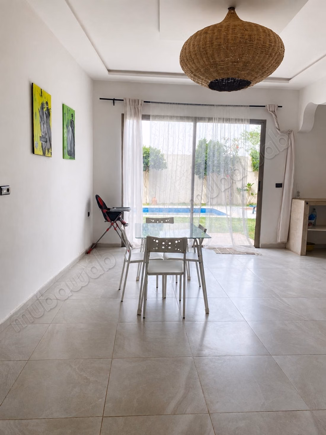 Somptueuse villa à louer à Route de Tahanaout.
Superficie 150 m².
Meublé