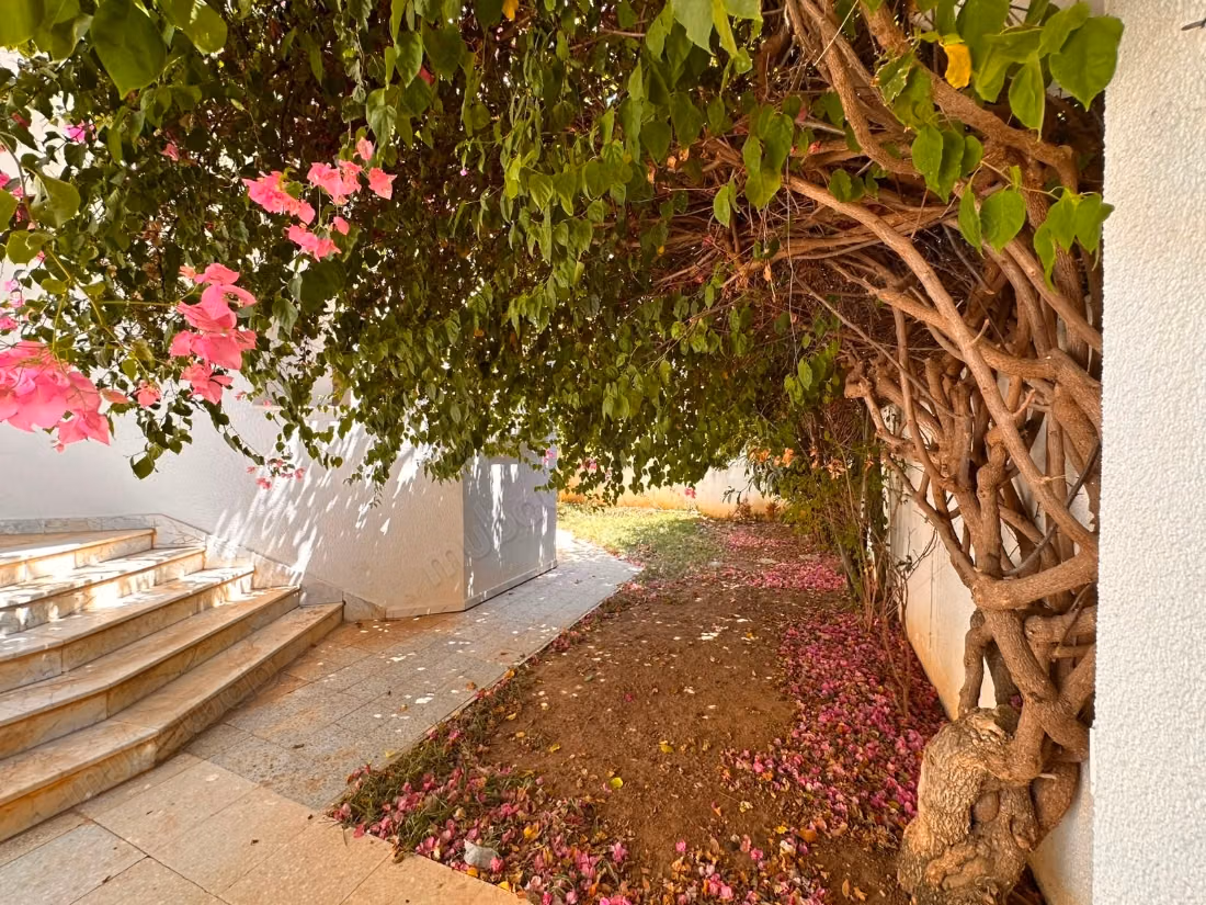 À VENDRE – Villa à Riadh Andalous