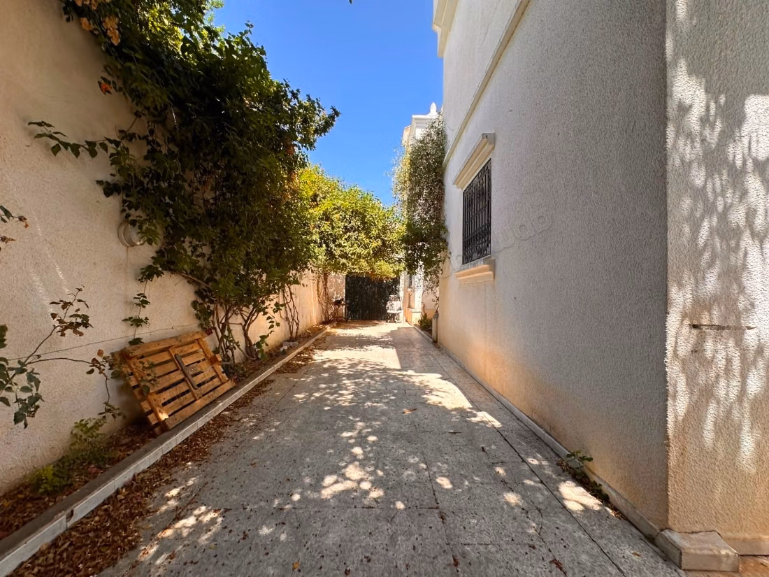 À VENDRE – Villa à Riadh Andalous