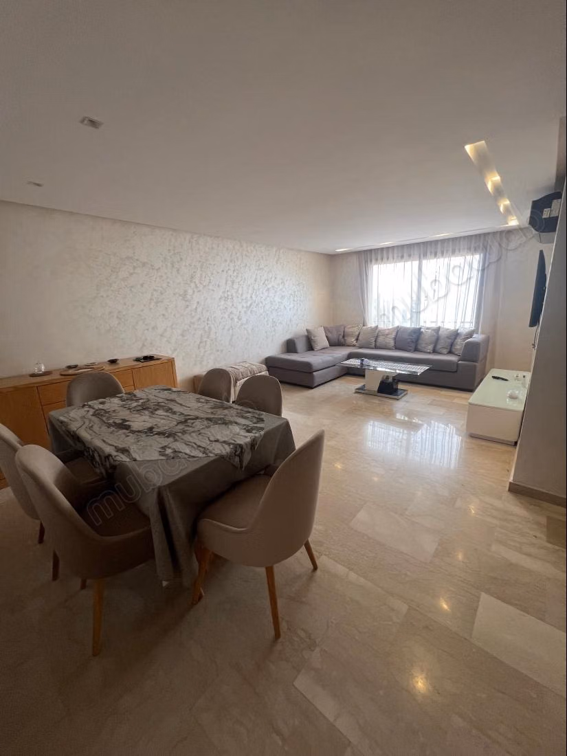 Appartamento in affitto a California. Superficie di 75 m². Ben arredato