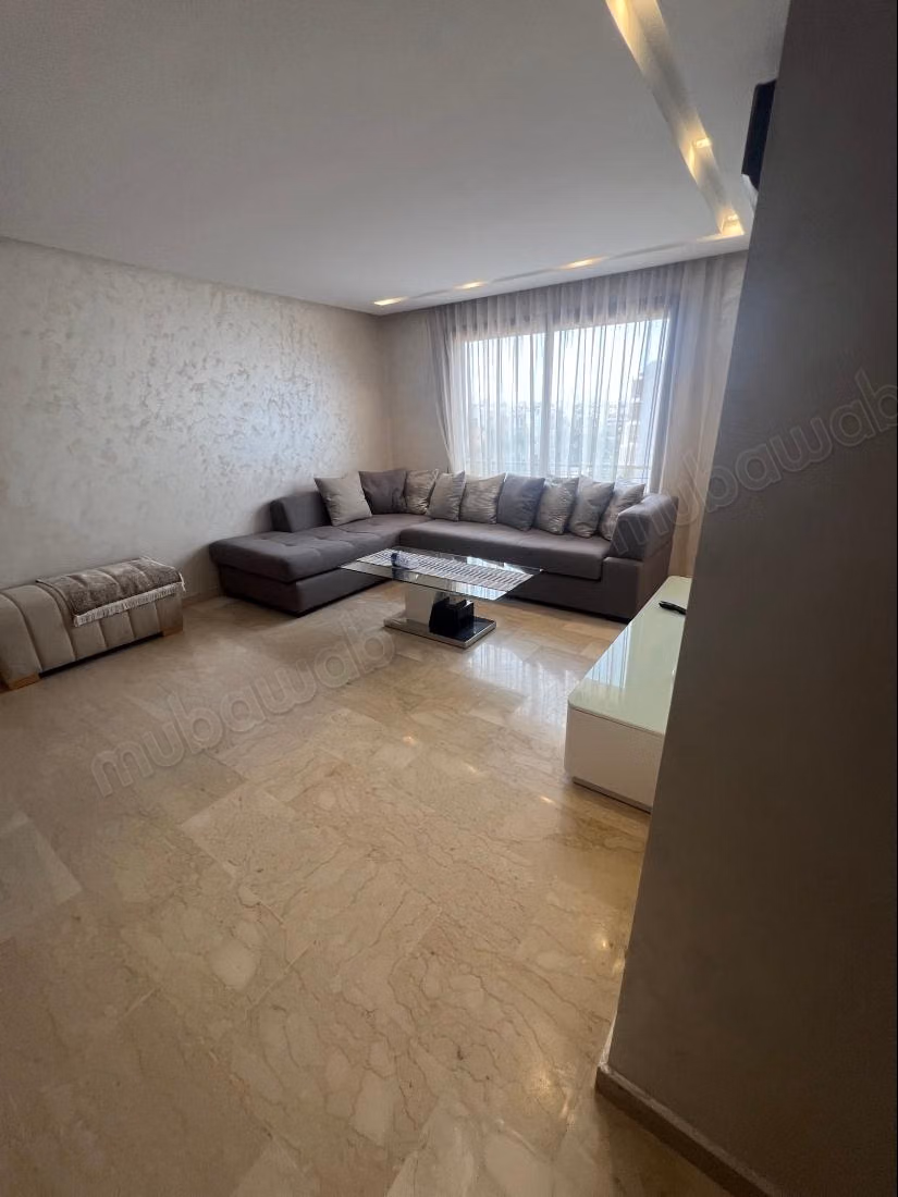 Appartamento in affitto a California. Superficie di 75 m². Ben arredato