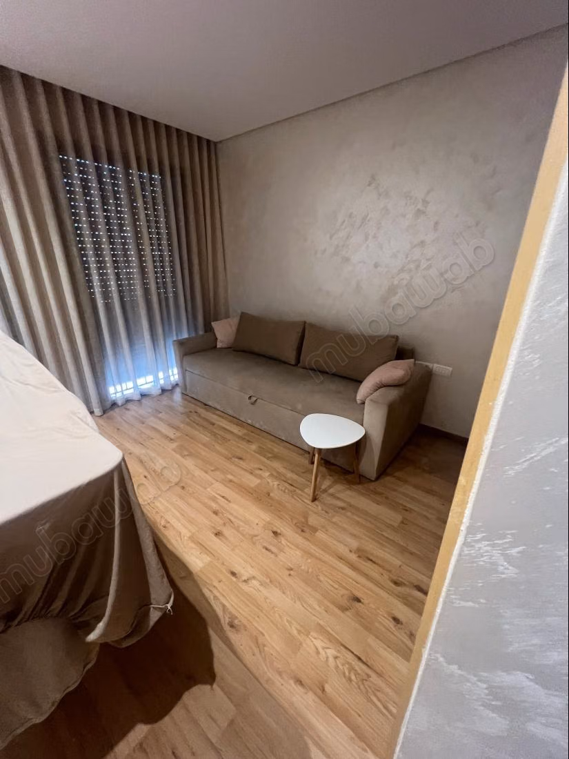 Appartamento in affitto a California. Superficie di 75 m². Ben arredato