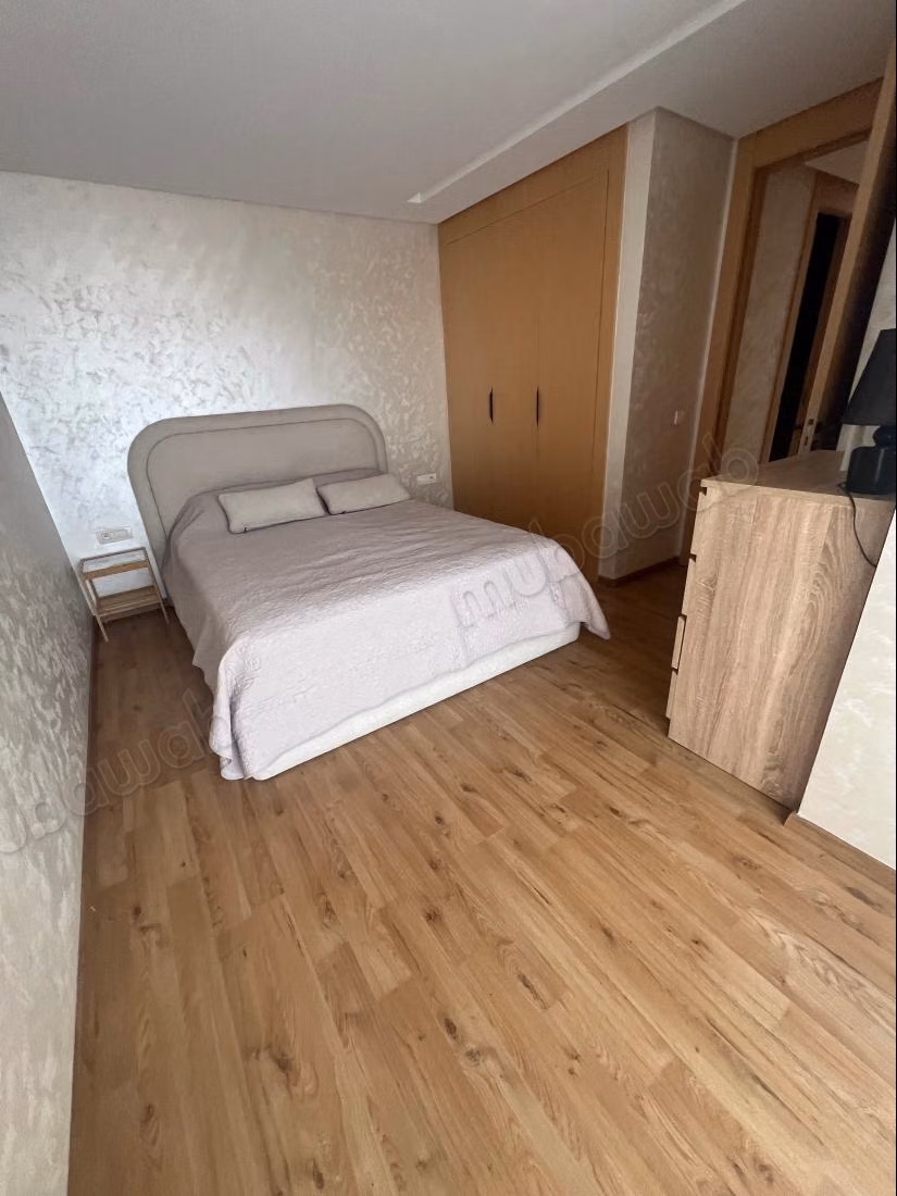 Appartamento in affitto a California. Superficie di 75 m². Ben arredato