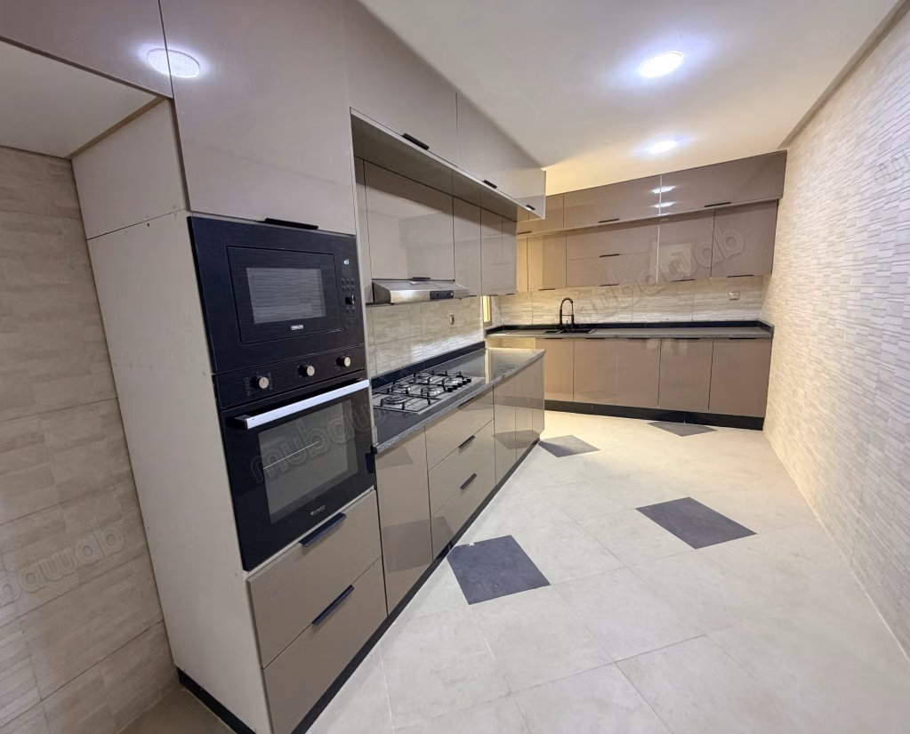 Vente d'un joli appartement au centre-ville de Fès. 2 chambres. Service de conciergerie disponible, climatisation générale