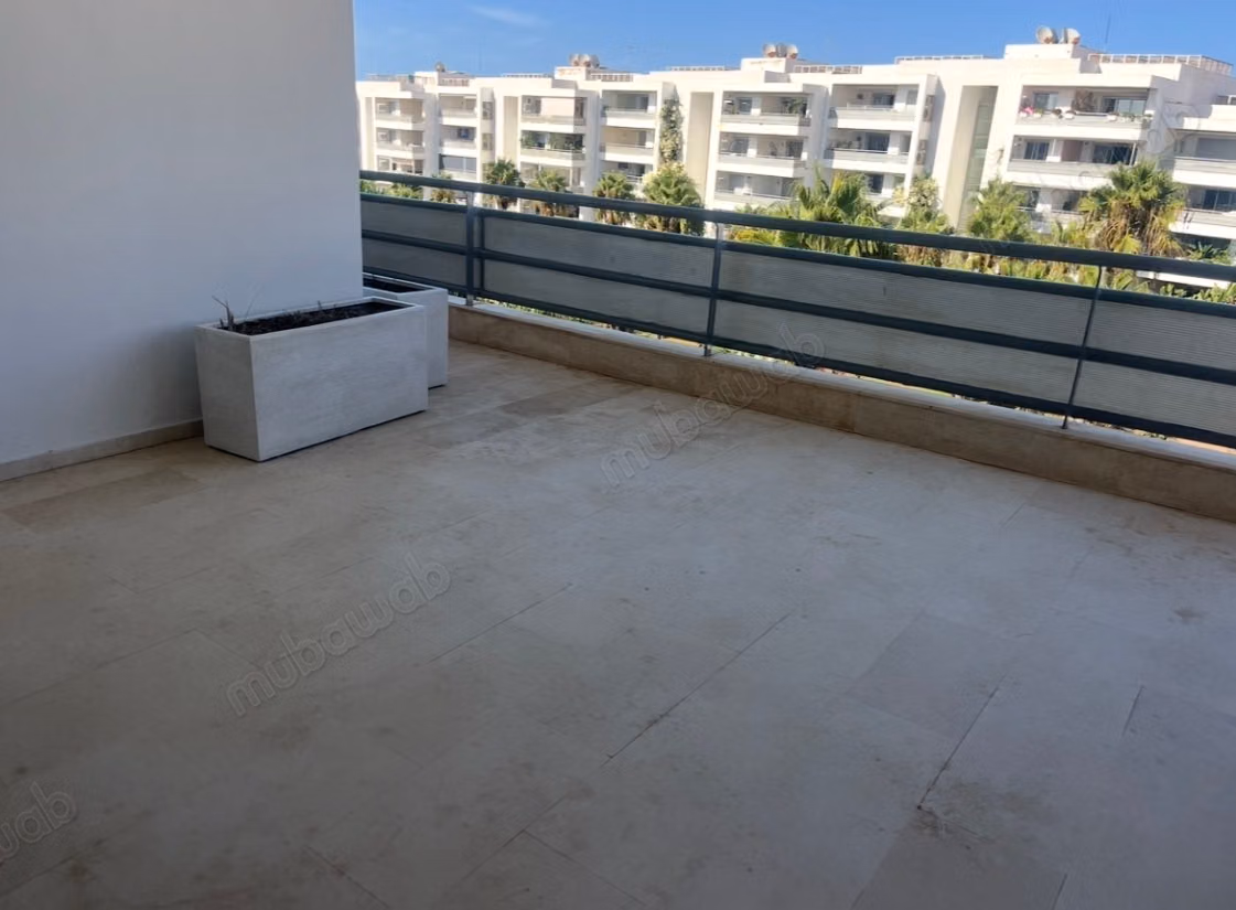 Vend appartement à Ain Diab. Superficie 225 m². Terrasse et ascenseur — 4