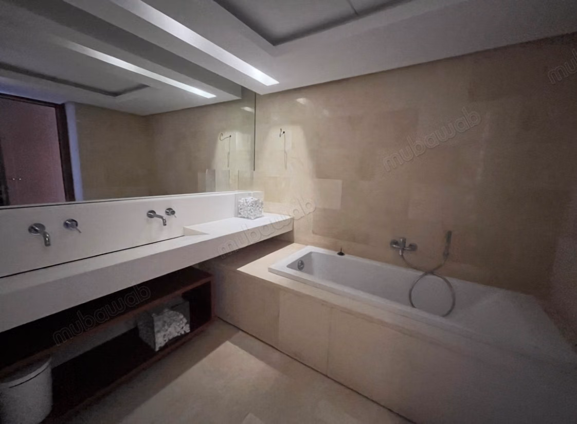 Vend appartement à Ain Diab. Superficie 225 m². Terrasse et ascenseur — 5