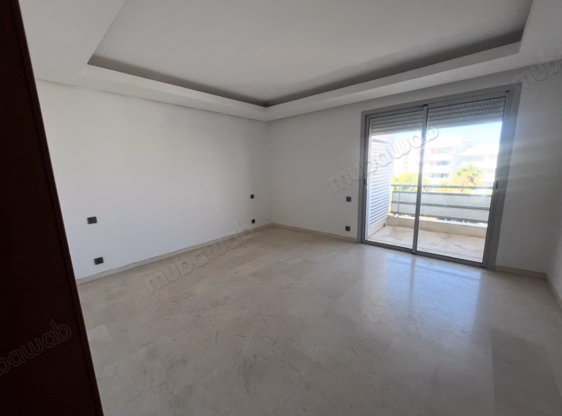 Vend appartement à Ain Diab. Superficie 225 m². Terrasse et ascenseur — 6