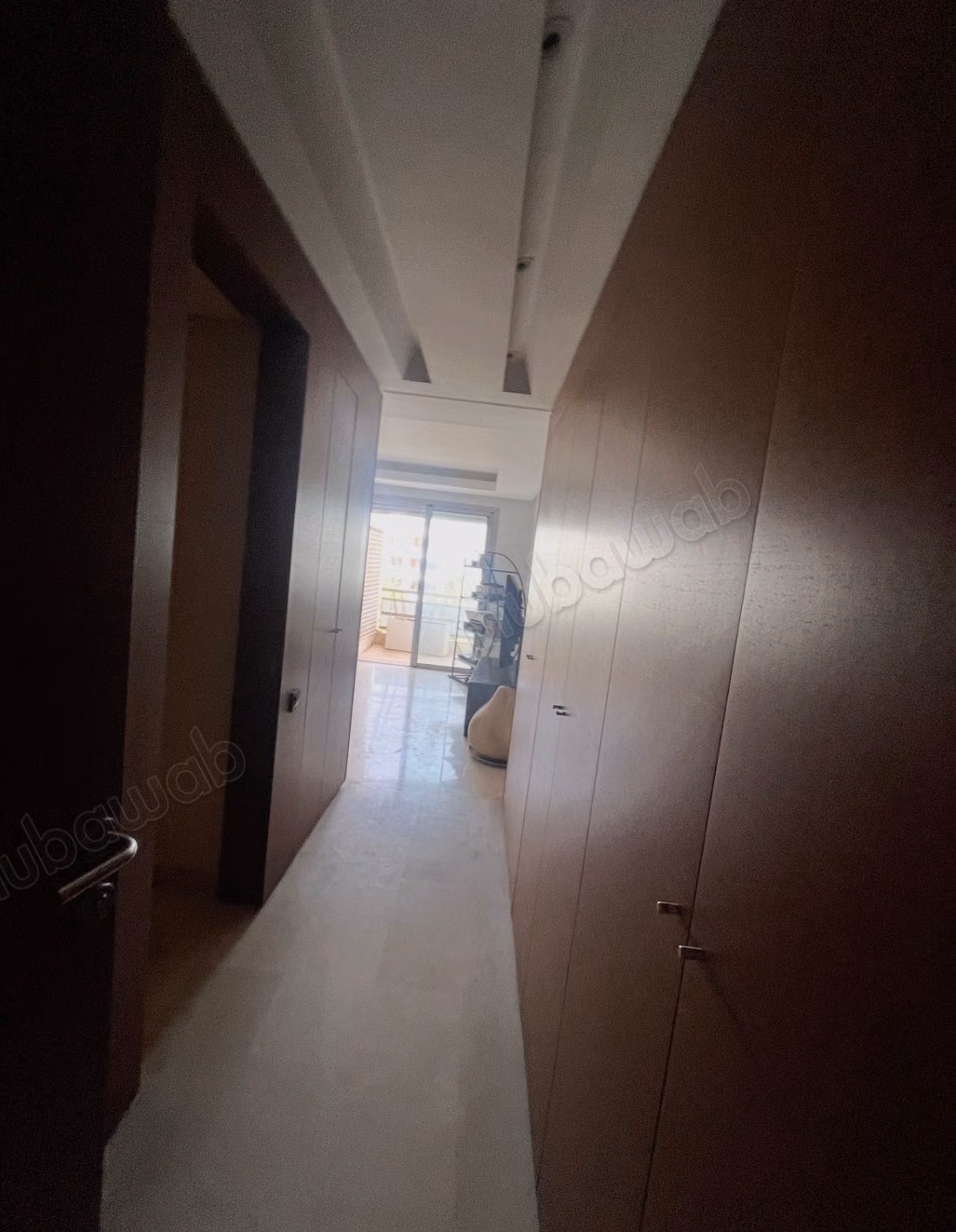 Vend appartement à Ain Diab. Superficie 225 m². Terrasse et ascenseur