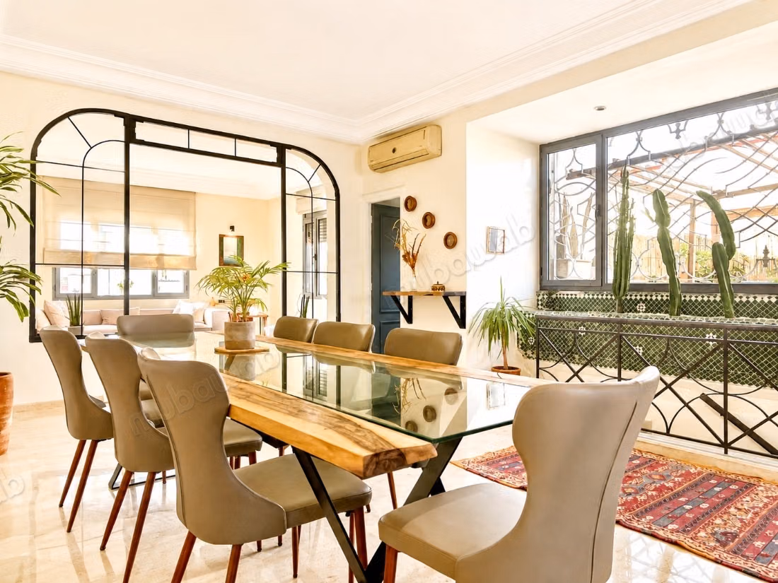 Appartement etage de villa en location à Franceville. 4 pièces confortables. Meublé