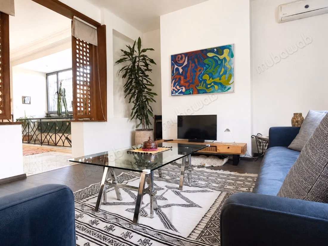 Appartement etage de villa en location à Franceville. 4 pièces confortables. Meublé