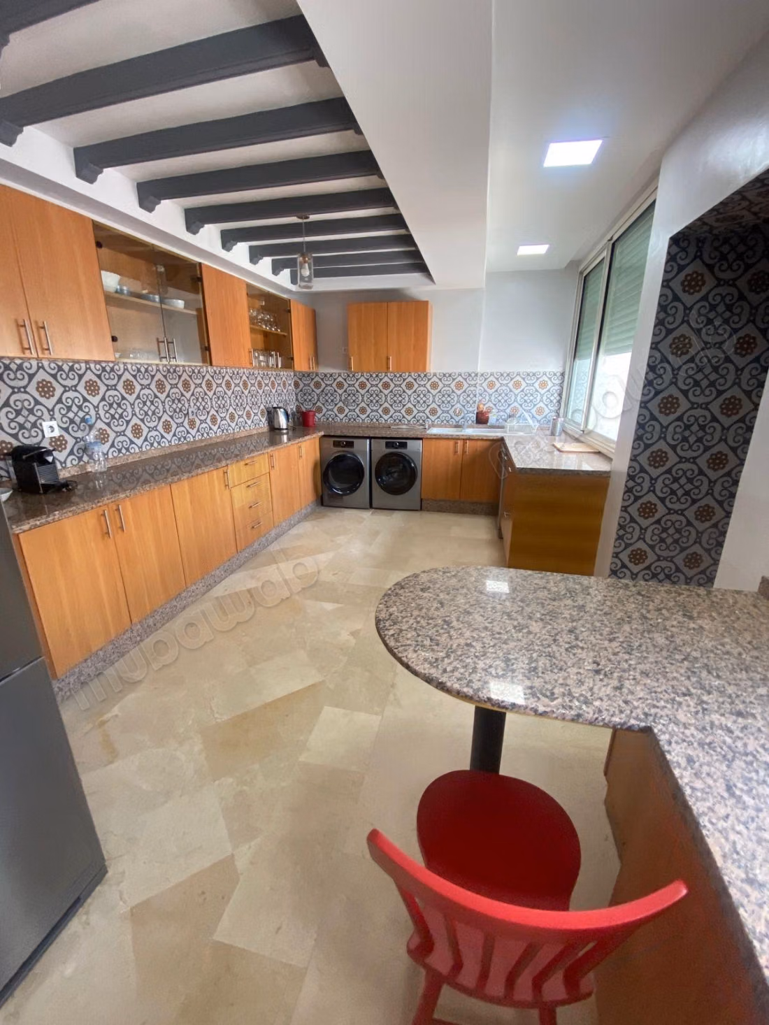 À louer — superbe duplex meublé, racine