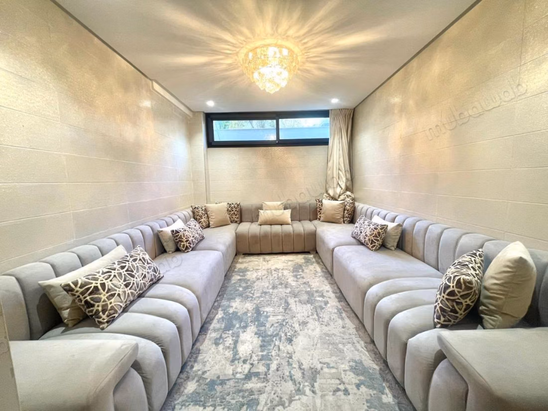 Location villa de luxe à Dar Bouazza.
Superficie 300 m².
Bien meublé