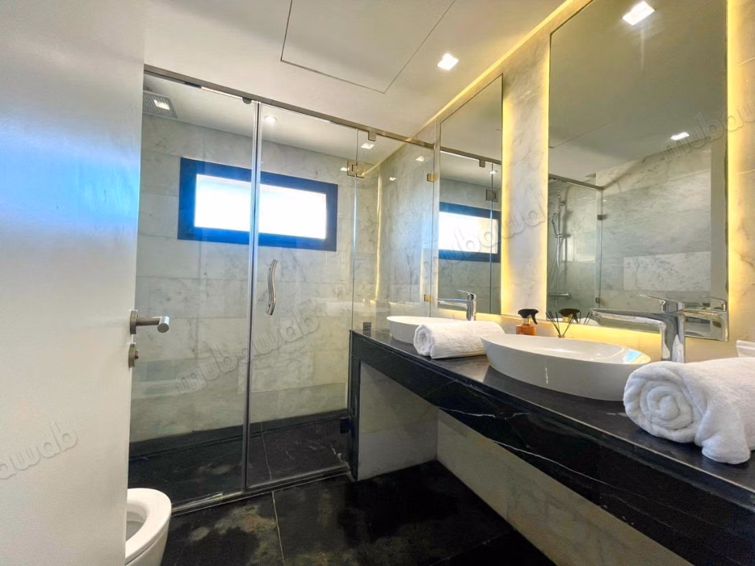 Location villa de luxe à Dar Bouazza.
Superficie 300 m².
Bien meublé