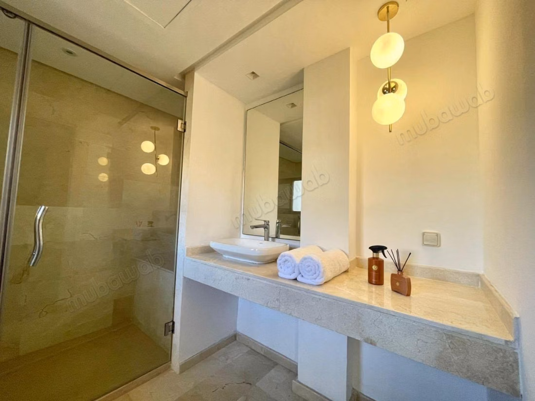 Location villa de luxe à Dar Bouazza.
Superficie 300 m².
Bien meublé