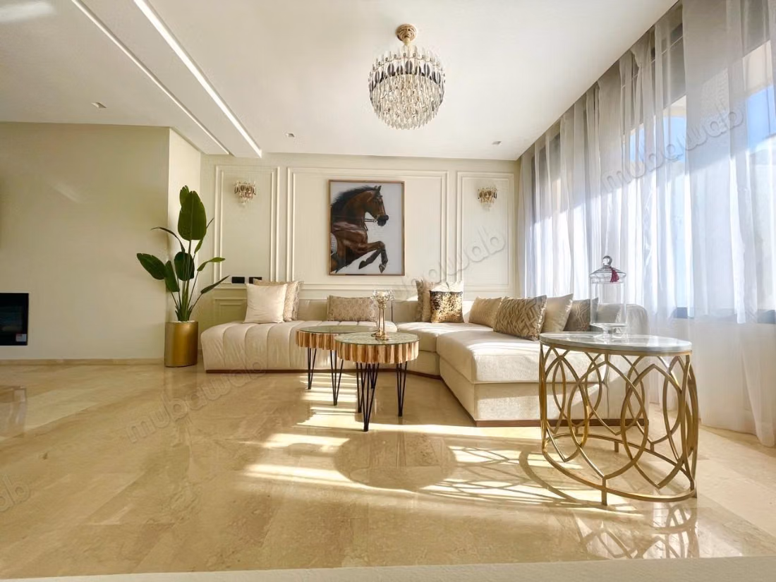 Location villa de luxe à Dar Bouazza.
Superficie 300 m².
Bien meublé