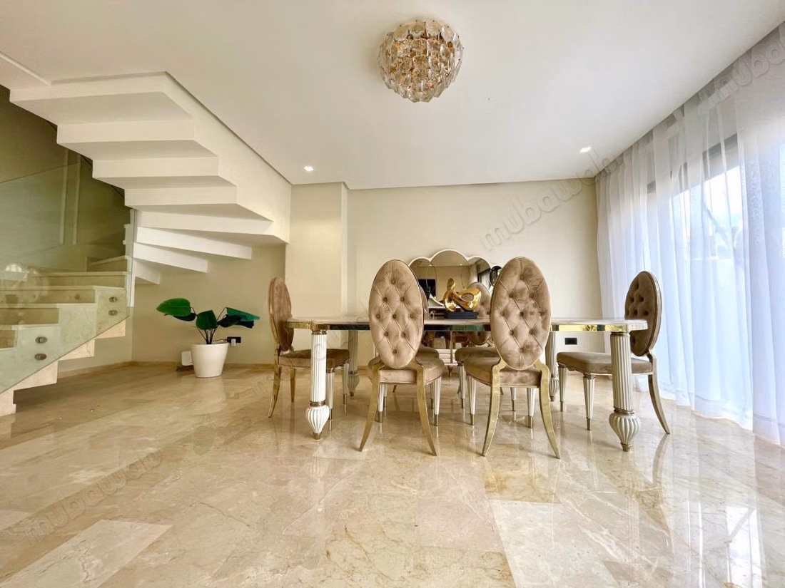 Location villa de luxe à Dar Bouazza.
Superficie 300 m².
Bien meublé