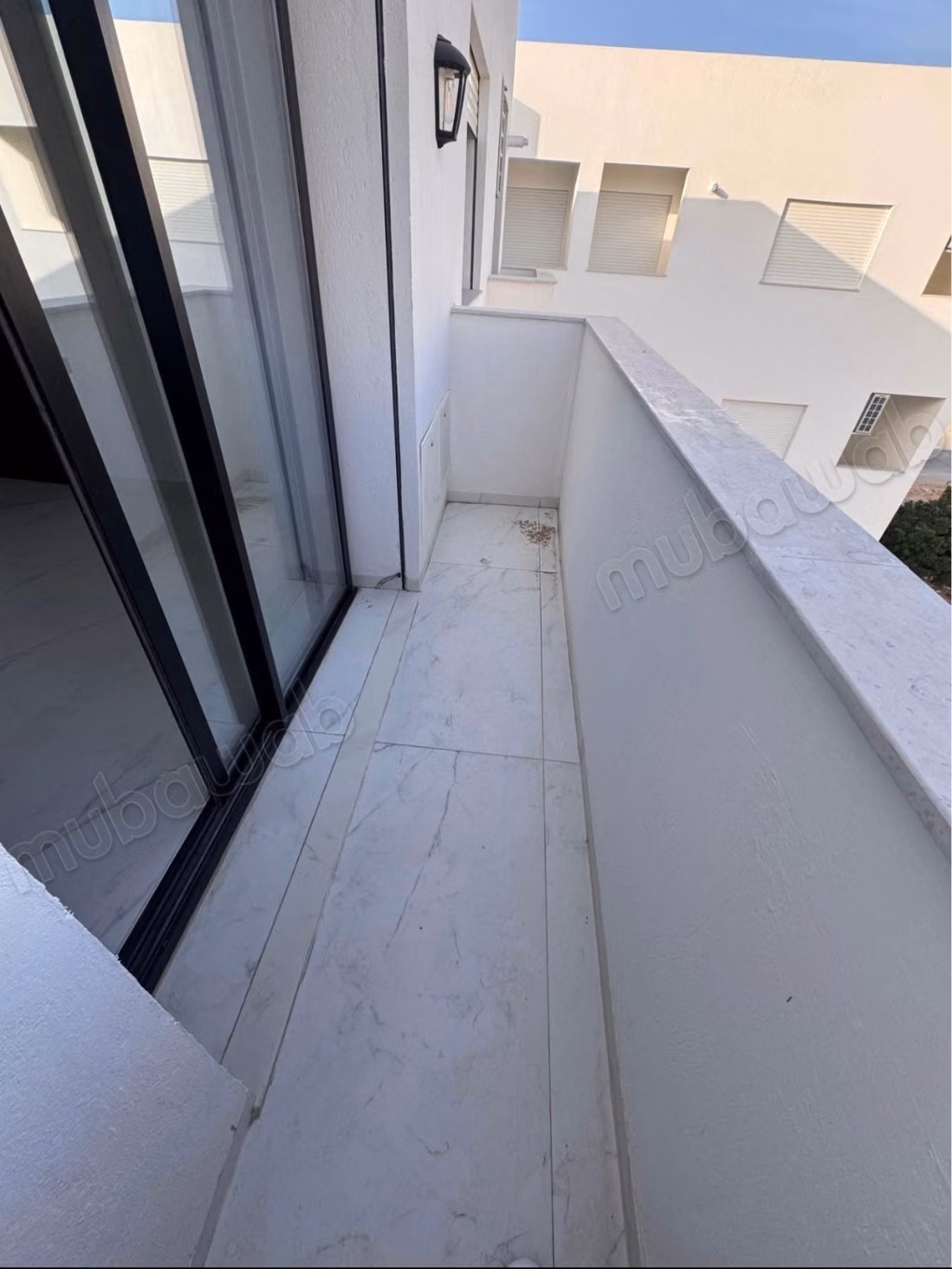 Très bel appartement en location à Les Jardins de Carthage. Surface de 65 m². Concierge et climatisation