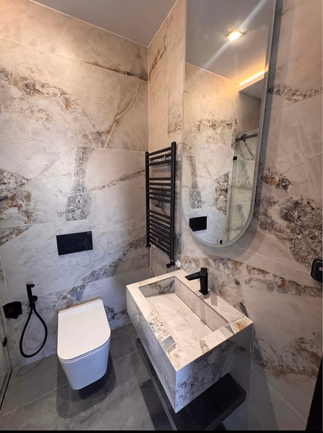 Très bel appartement en location à Les Jardins de Carthage. Surface de 65 m². Concierge et climatisation