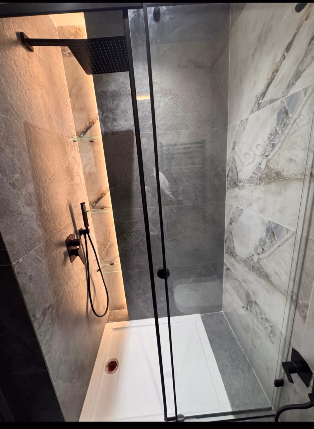 Très bel appartement en location à Les Jardins de Carthage. Surface de 65 m². Concierge et climatisation