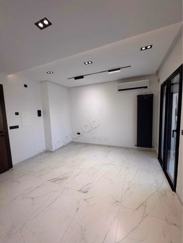 Très bel appartement en location à Les Jardins de Carthage. Surface de 65 m². Concierge et climatisation