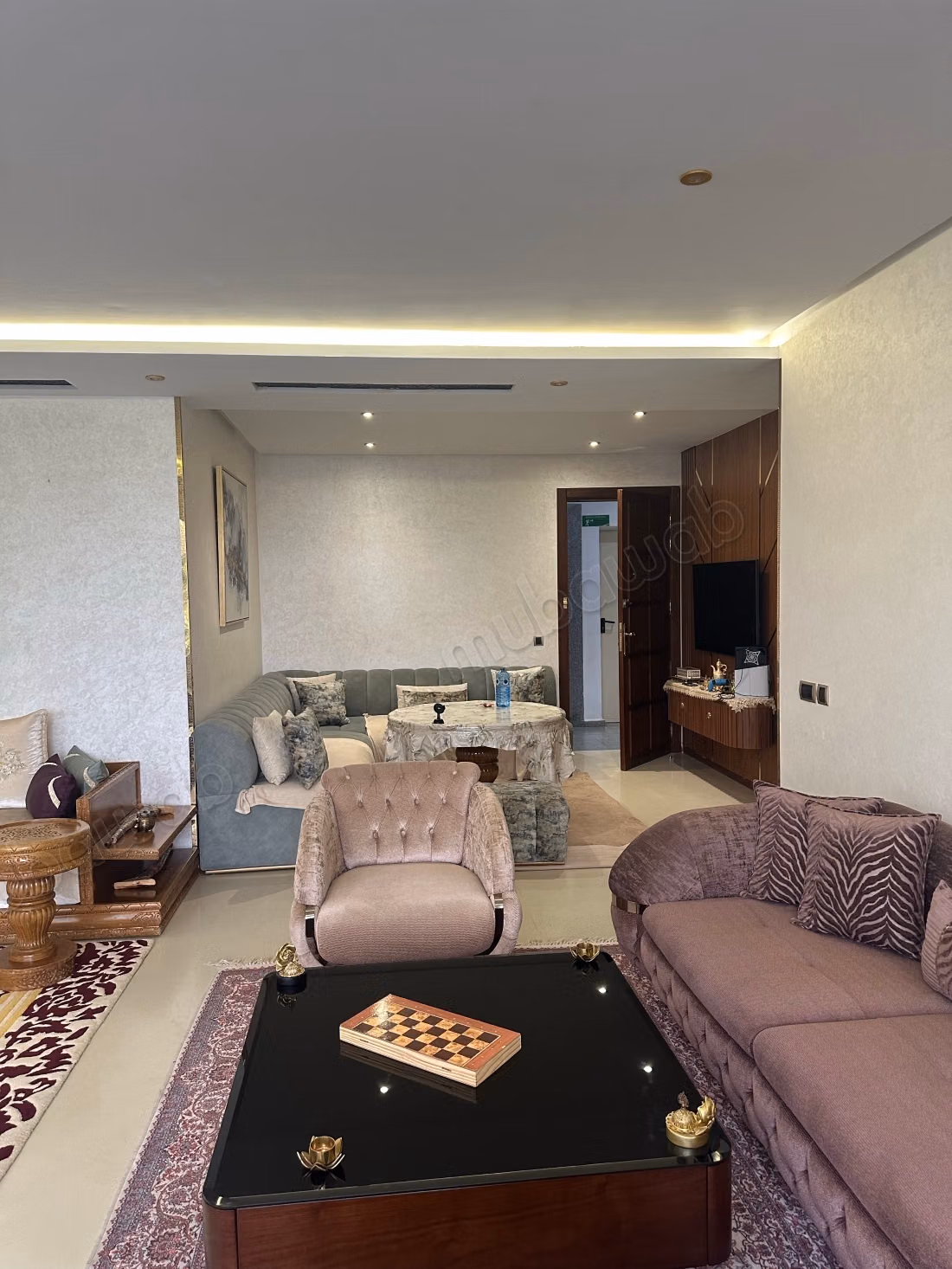 Impresionante apartamento en venta en Riyad. 3 habitaciones agradables. Ventanas de doble acristalamiento y calefacción central
