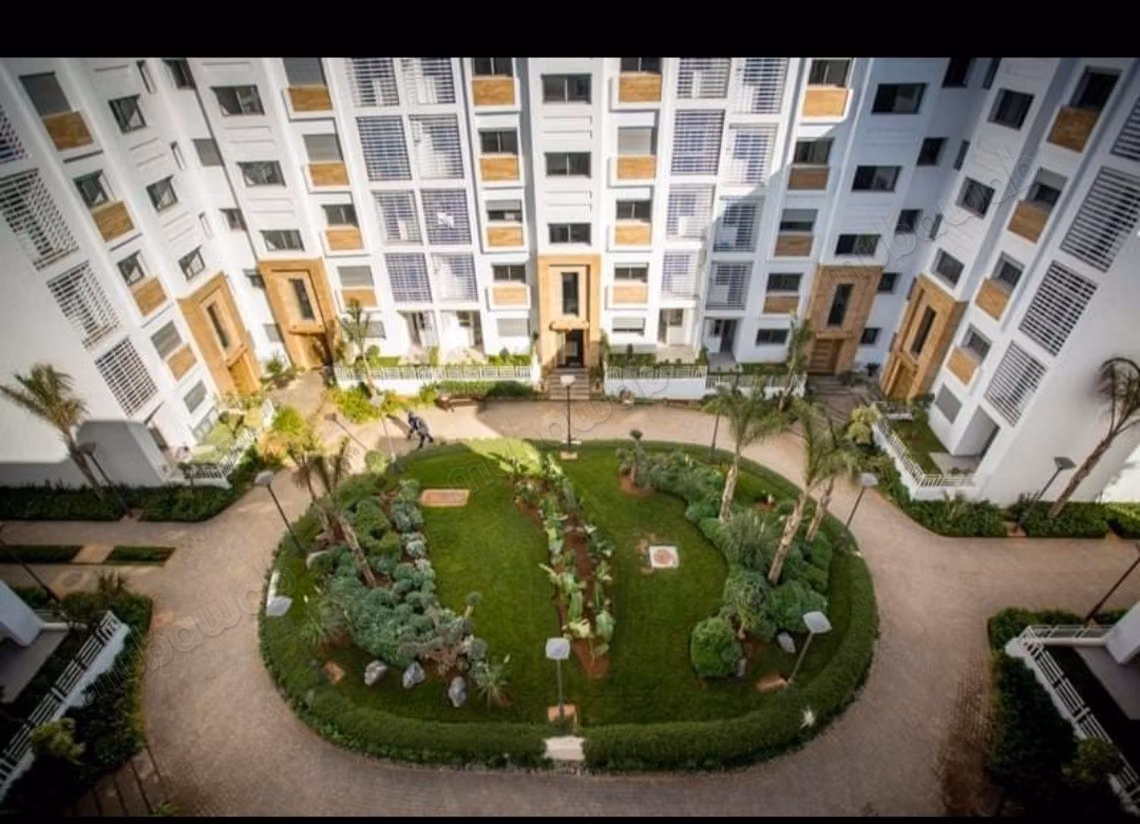 Appartement en location à Almaz. 4 grandes pièces. Bien meublé