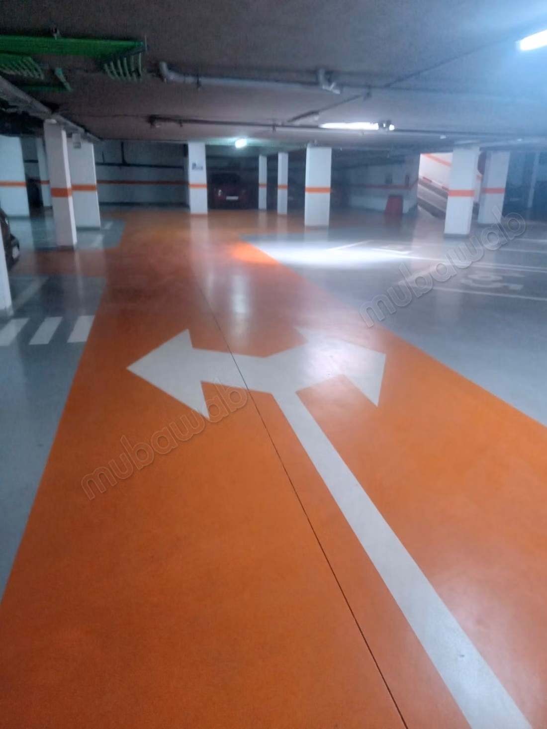 Vend appartement à Victoria. 
3 chambres. 
Ascenseur et places de parking