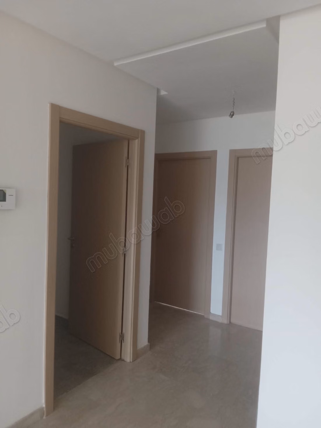 Vend appartement à Victoria. 
3 chambres. 
Ascenseur et places de parking