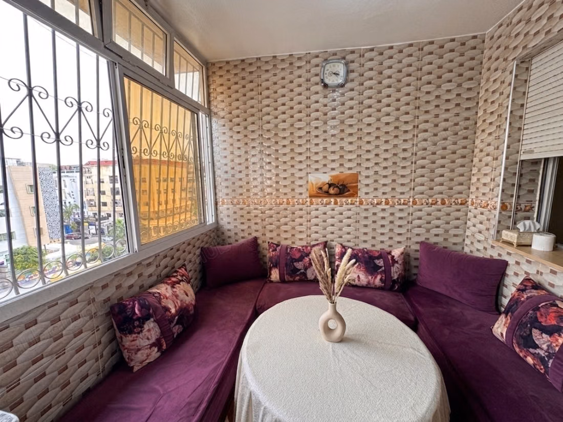 Appartement en vente à Ain Chock. 3 grandes pièces. Meublé — 5