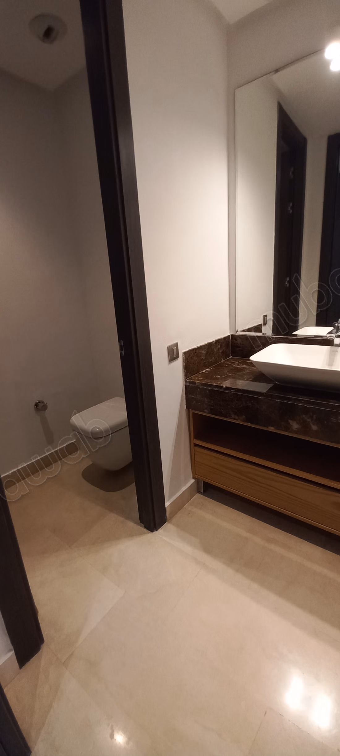 Vend appartement à Ain Diab. Superficie 250 m². Avec ascenseur et terrasse