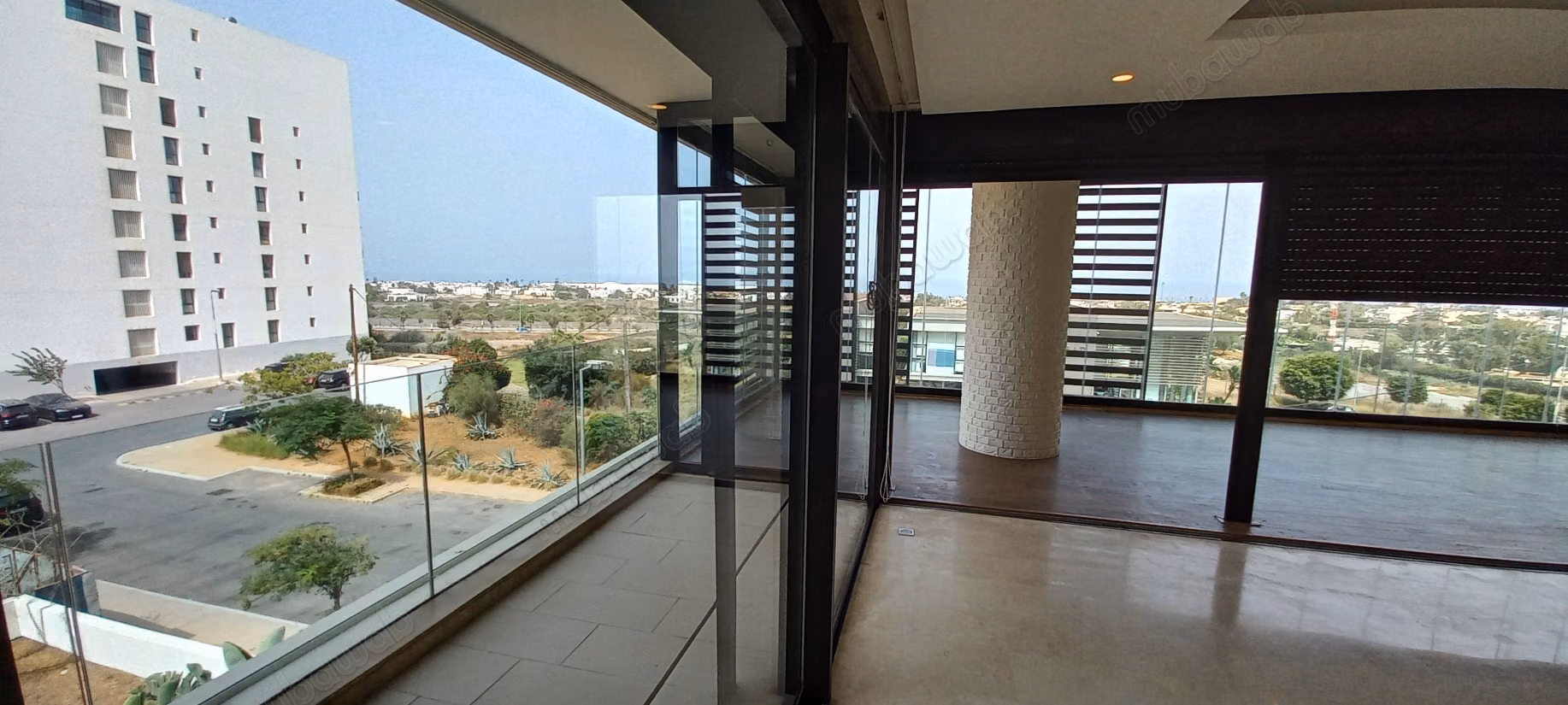 Vend appartement à Ain Diab. Superficie 250 m². Avec ascenseur et terrasse