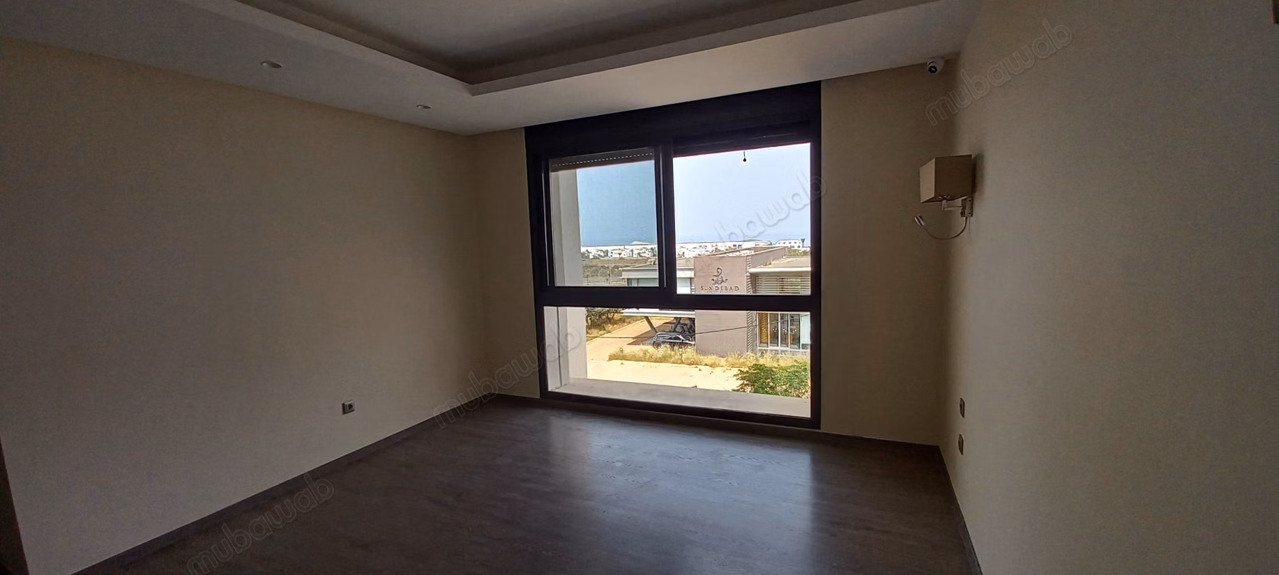 Vend appartement à Ain Diab. Superficie 250 m². Avec ascenseur et terrasse