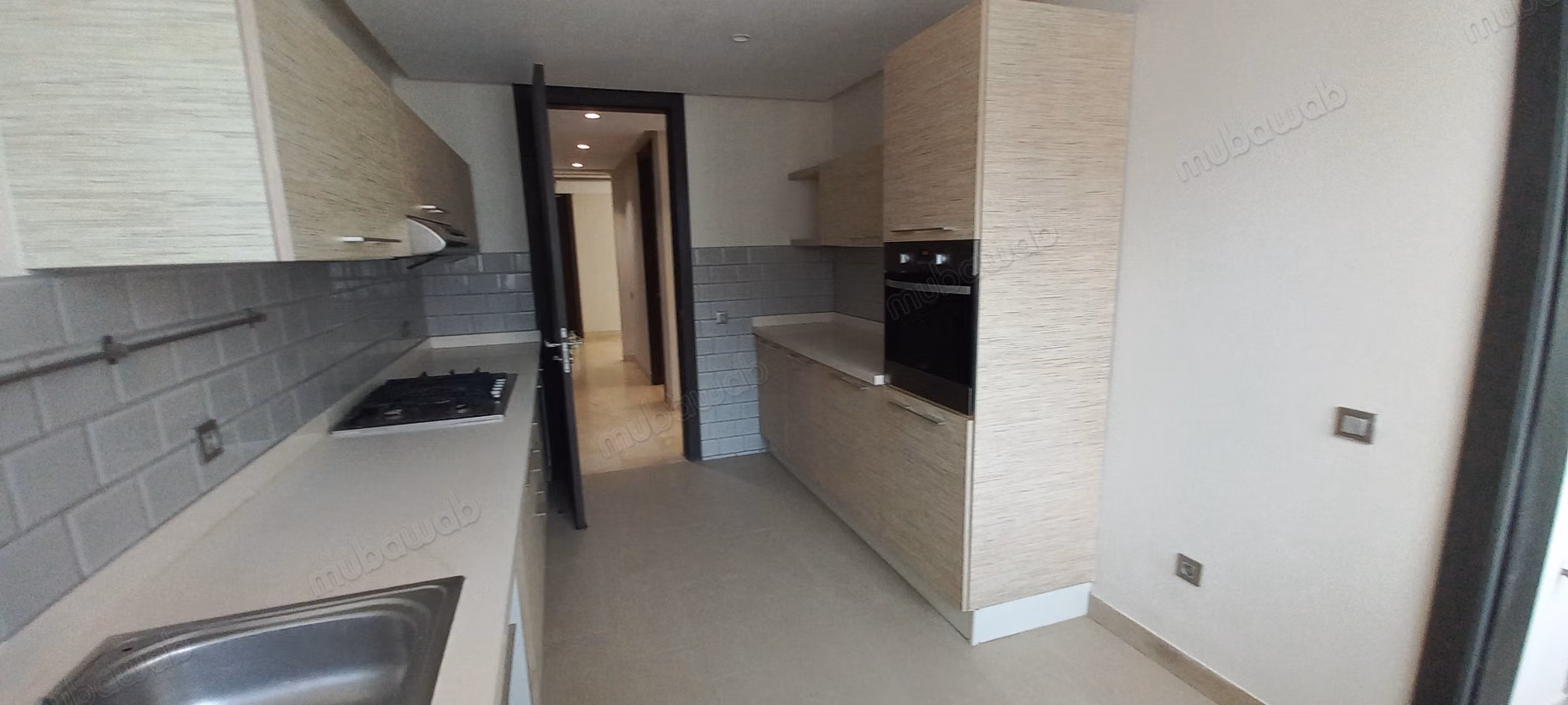 Vend appartement à Ain Diab. Superficie 250 m². Avec ascenseur et terrasse