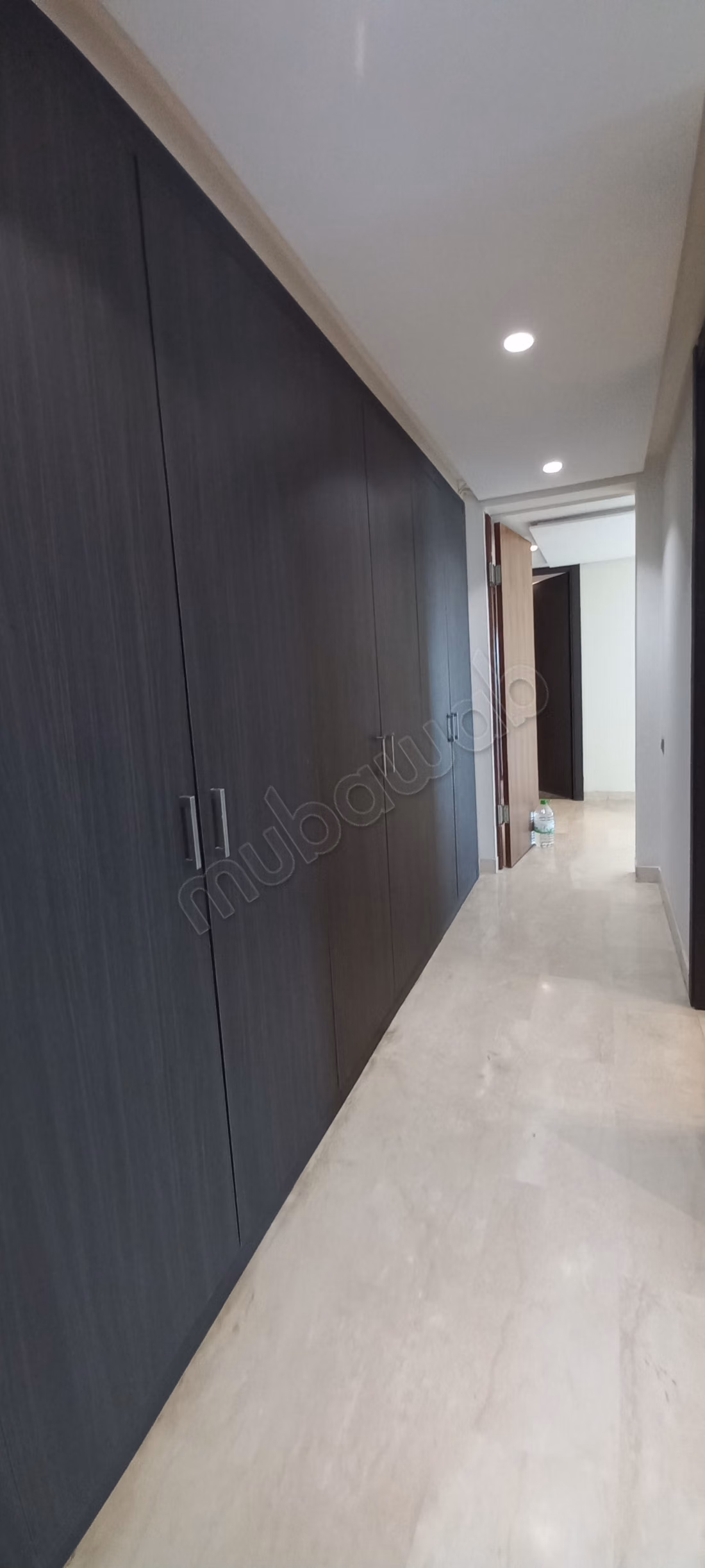 Vend appartement à Ain Diab. Superficie 250 m². Avec ascenseur et terrasse