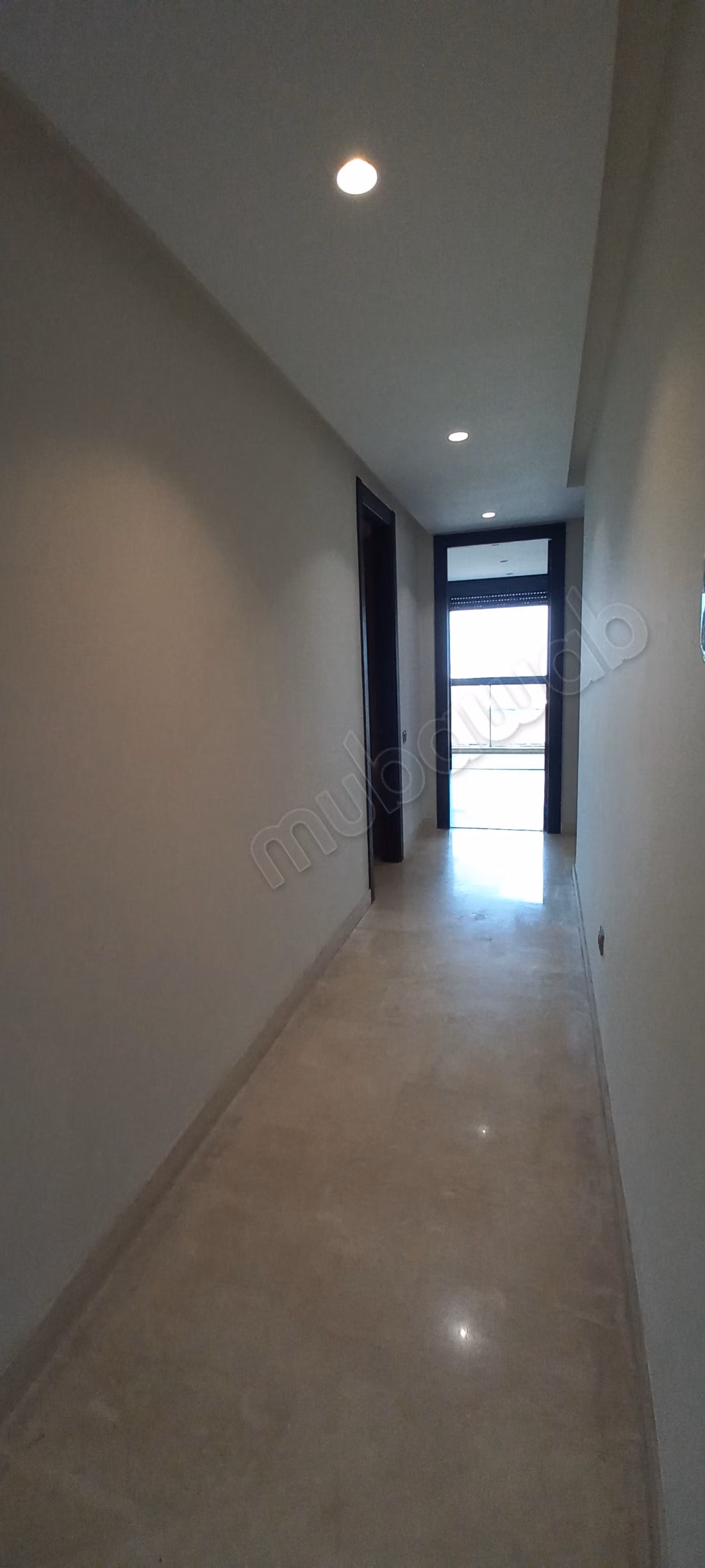 Vend appartement à Ain Diab. Superficie 250 m². Avec ascenseur et terrasse