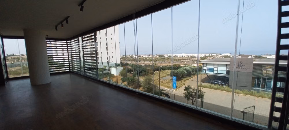 Sell apartment in Ain Diab. Area 250 m². With elevator and terrace