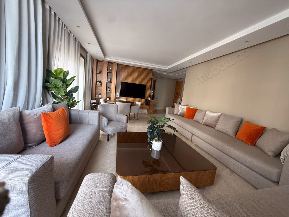Spacious and bright 3 beautiful rooms furnished rental in Racine