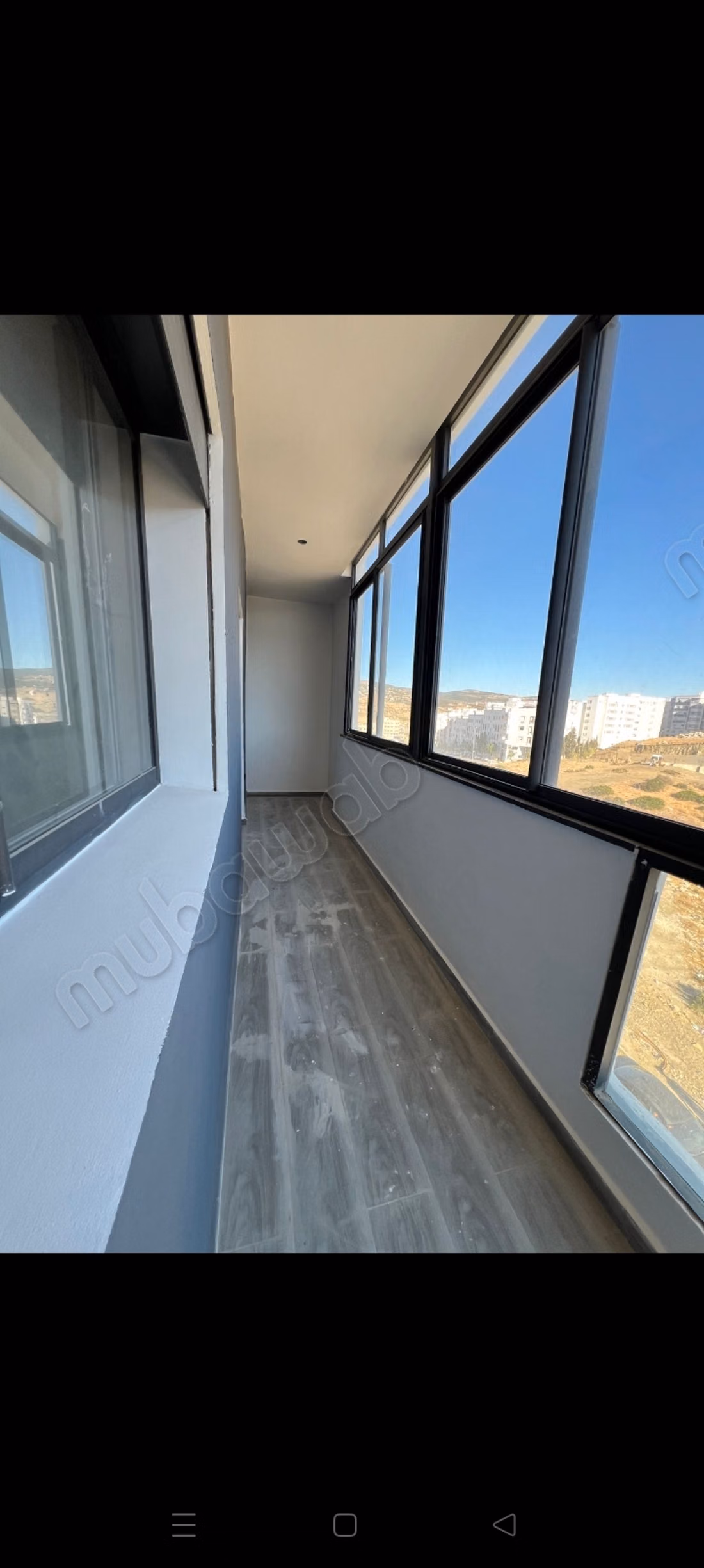 Bel appartement à louer à Tanger Al-Balia. 3 excellentes chambres. Balcon et ascenseur