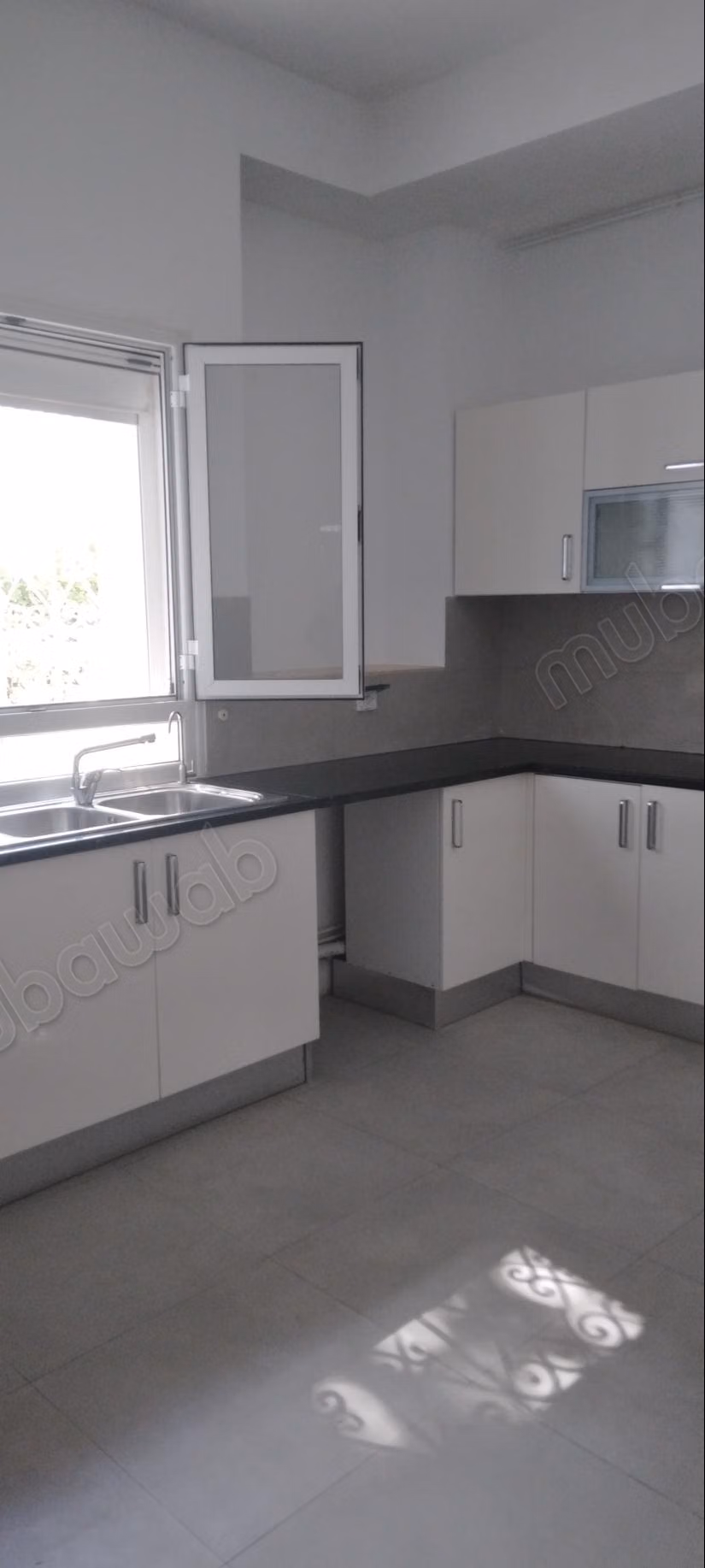Luxury villa for rent in Gammarth Superior. Area 550 m². Armored door, security