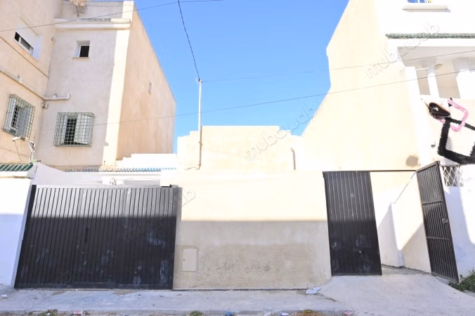 Maison à acheter à jbal El khawi La marsa. Et jardin