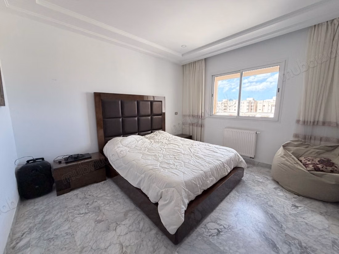 Vente d'un bel appartement à Carthage. 2 chambres agréables. Prestation de conciergerie, air conditionné