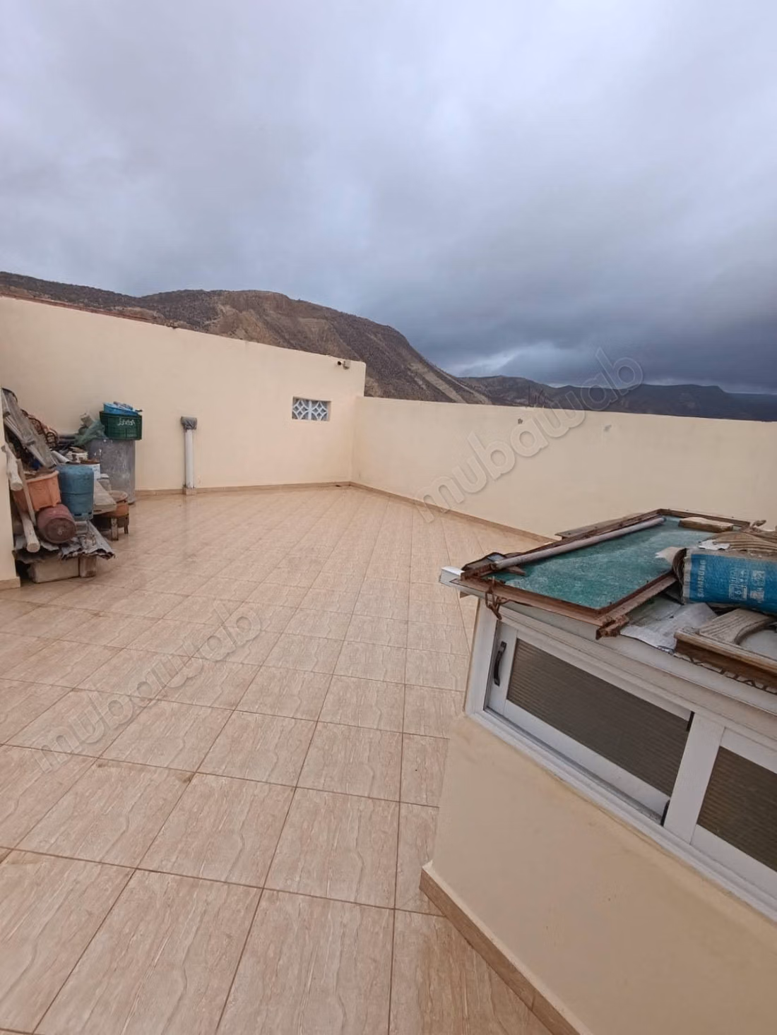 Trouvez votre maison à acheter à Aourir. 
19 pièces. Meublé