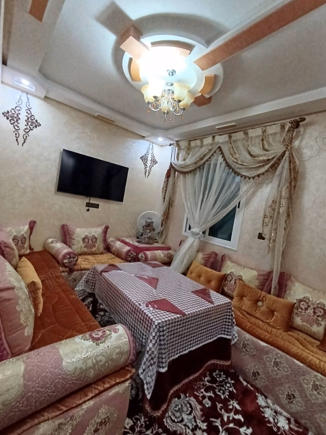 Trouvez votre maison à acheter à Aourir. 
19 pièces. Meublé