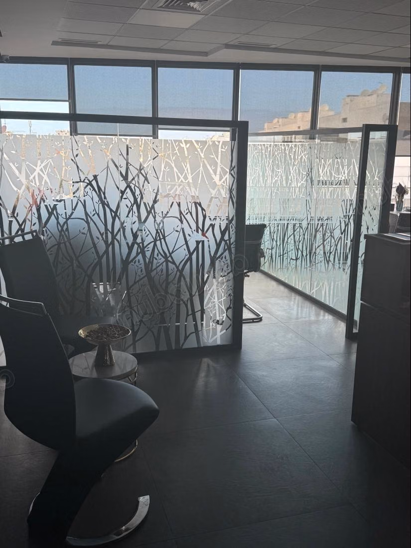 Office rental in Maârif. Total area 49 m². With elevator