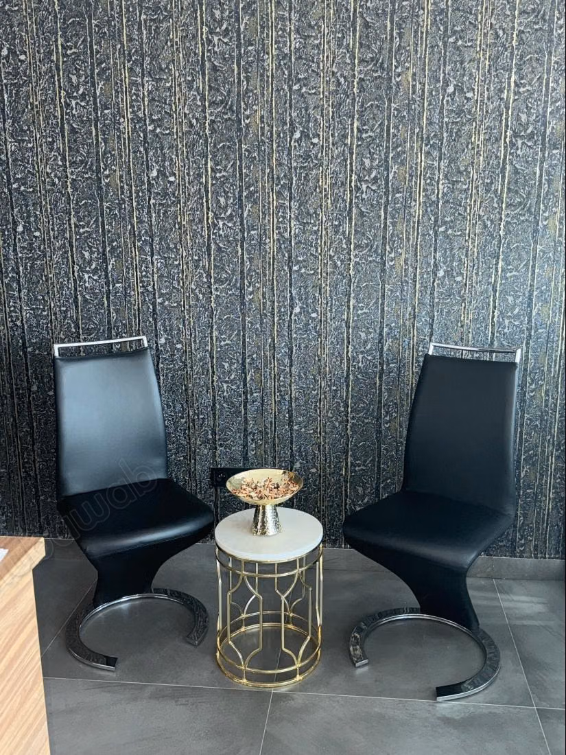 Office rental in Maârif. Total area 49 m². With elevator