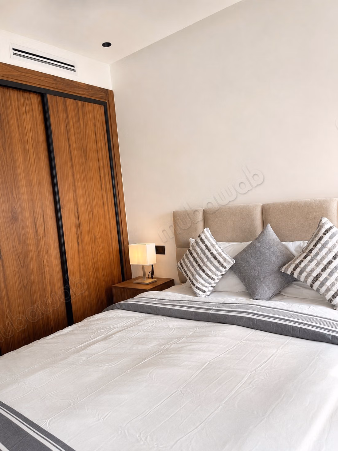 Estudio amueblado con terraza y parking, Gauthier