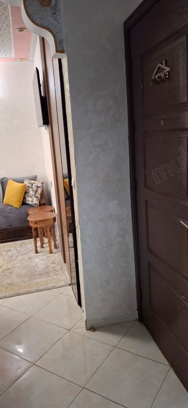 شقة رائعة للايجار ب حي واد الذهب. 2 غرف. مفروشة